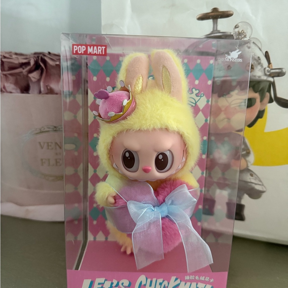 New in BOX LABUBU LETS CHECKMATE